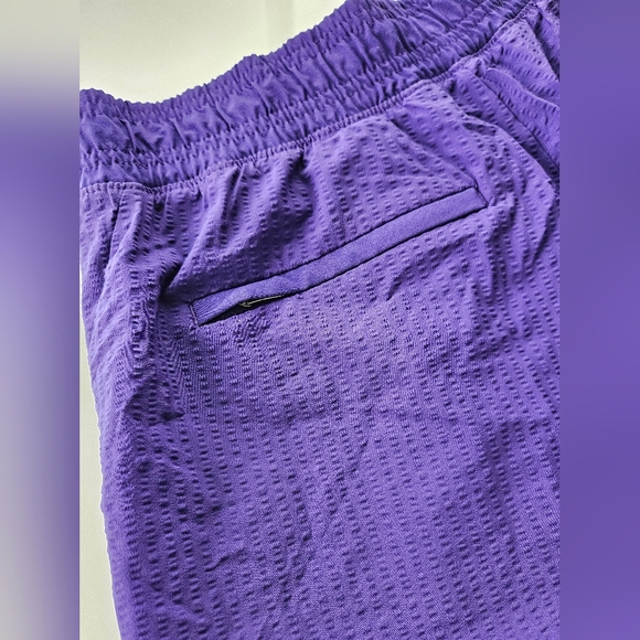 Women’s Athleta Size 4 Textured Brooklyn Short Purple Pockets - Picture 7 of 10